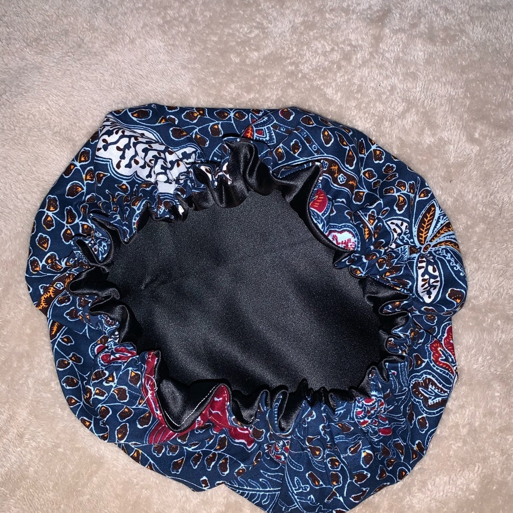 Large adult bonnet